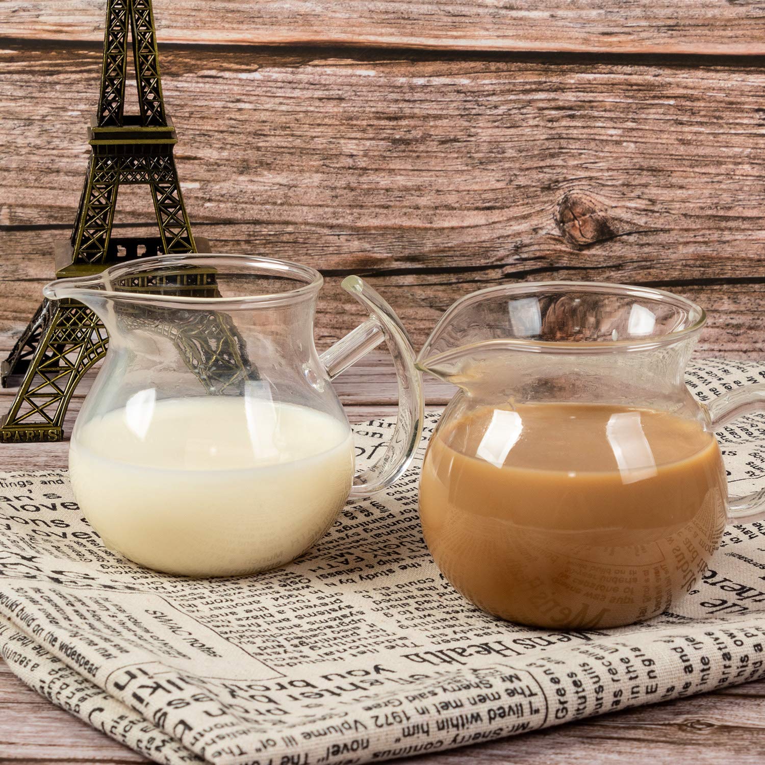 ELITEA serving pitcher for tea and lemonade enables easy cooling and sharing.