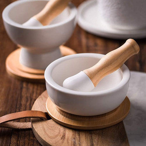 E-liu pestle handle is smooth for comfortable grinding.