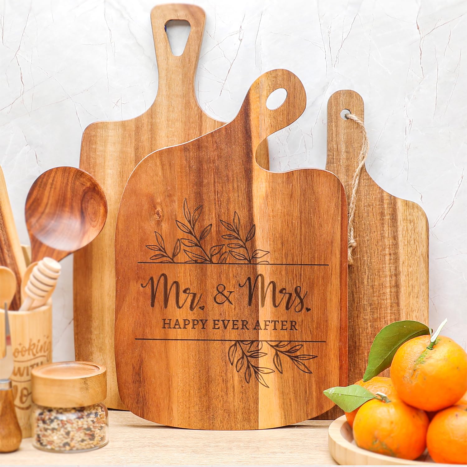 Elysirise acacia cutting board with natural grain for serving