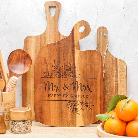 Elysirise acacia cutting board with natural grain for serving