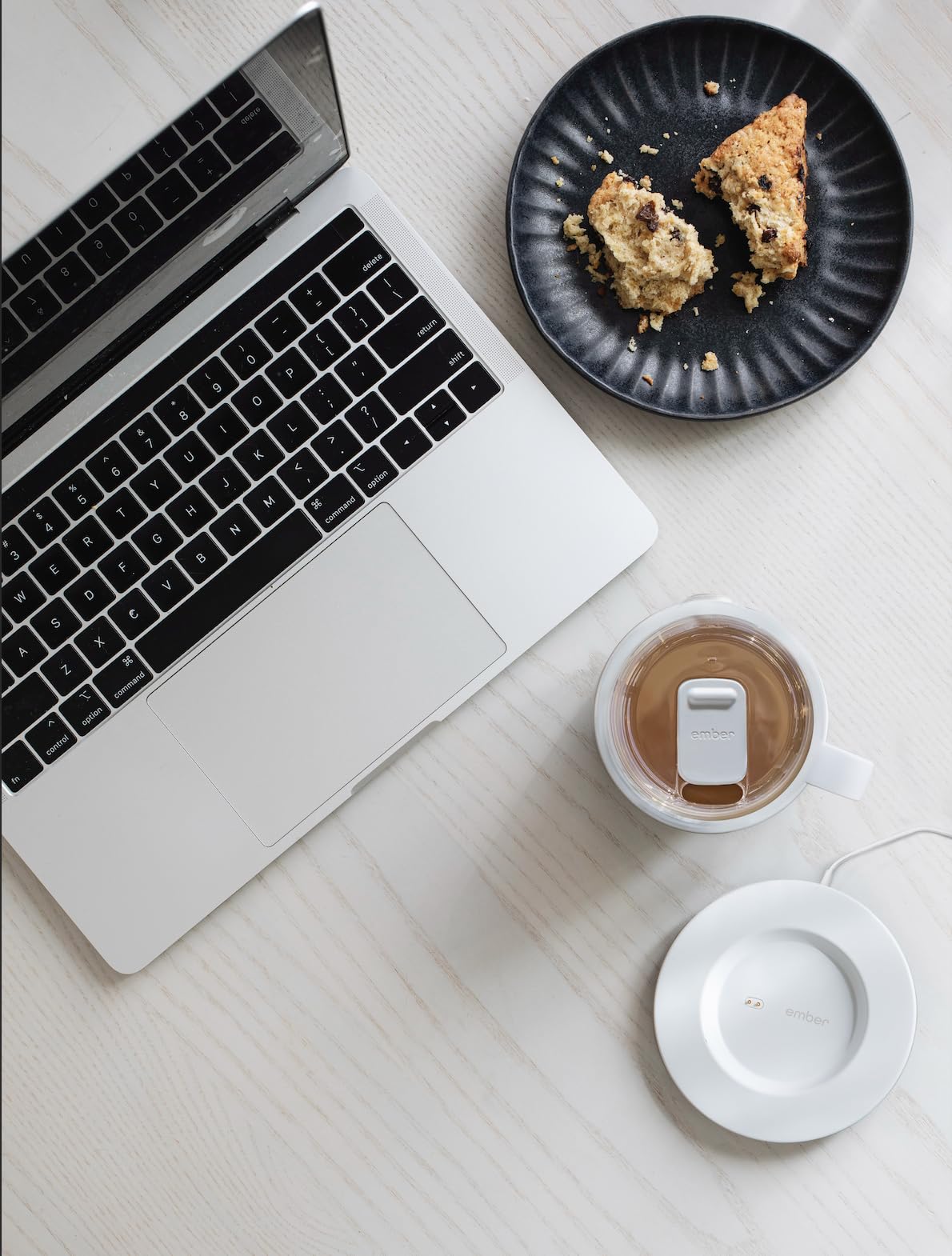 Ember sliding lid with interchangeable sliders for easy customization of your mug.