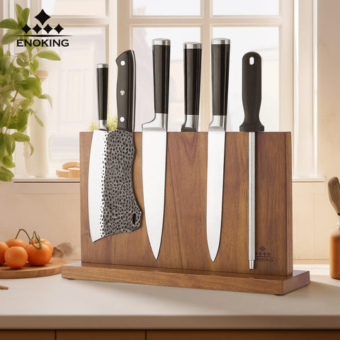 ENOKING magnetic surface protects blades while easy access is provided