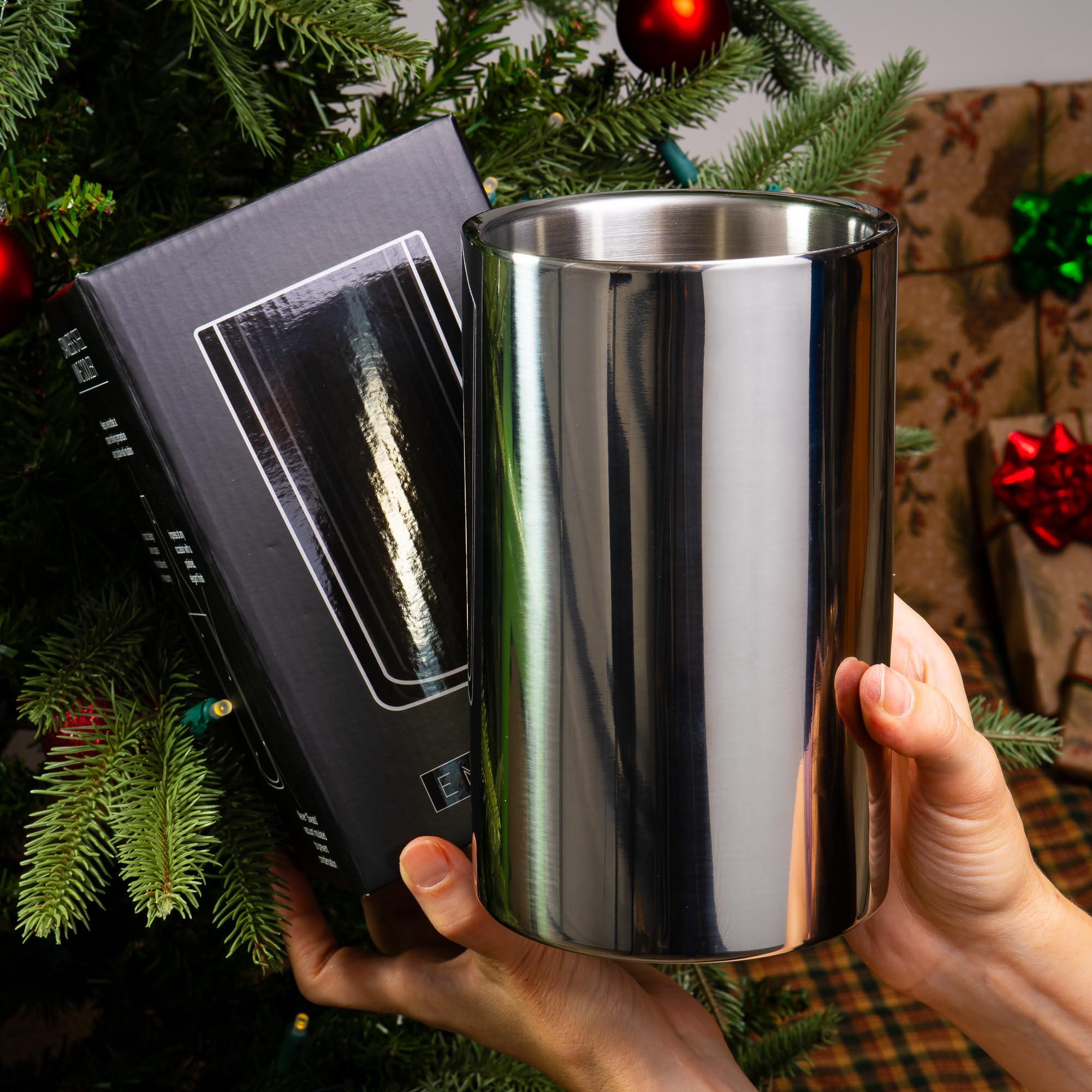 Enoluxe wine chiller remains sweat-free on the table