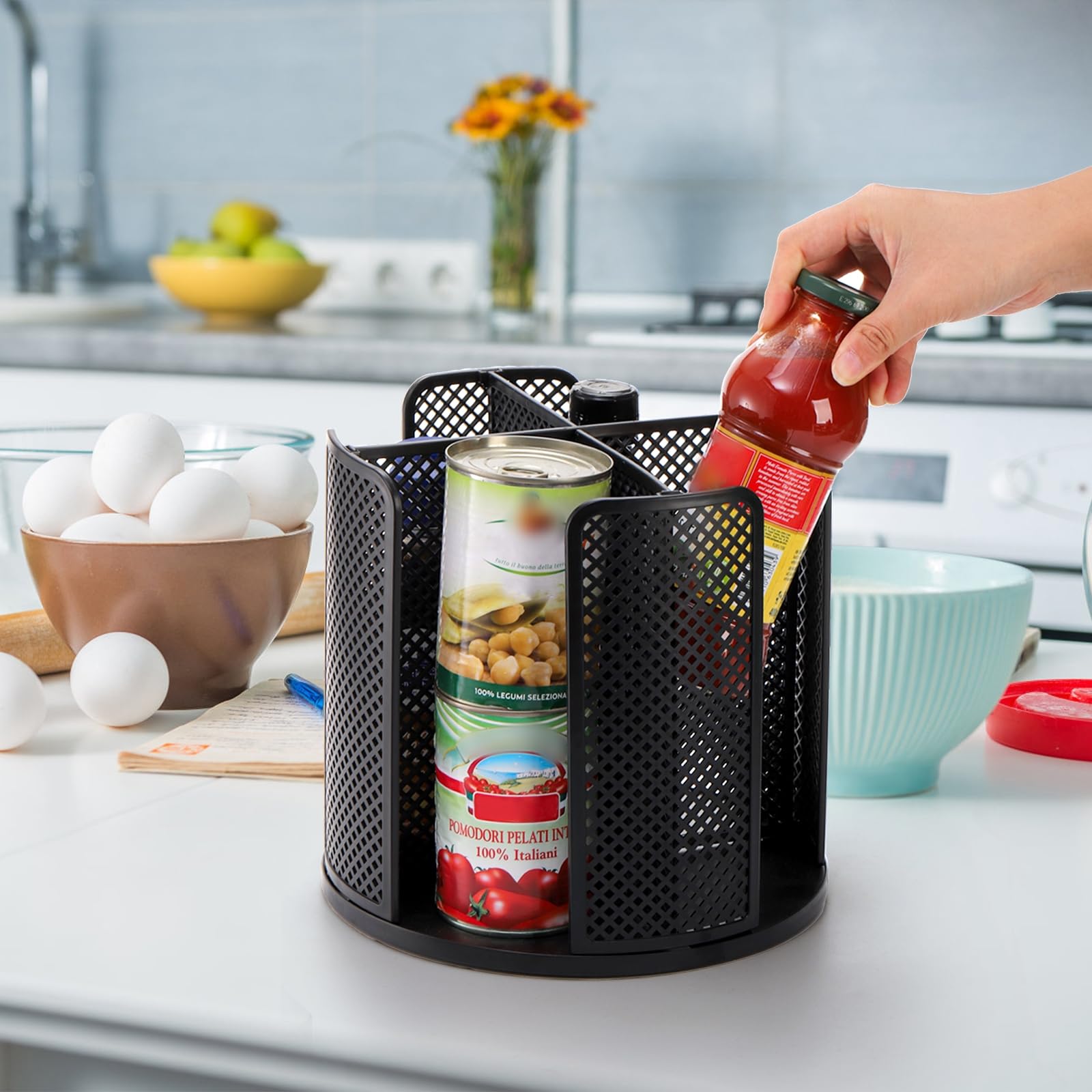 Eorbow spacious storage keeps cups and lids readily accessible
