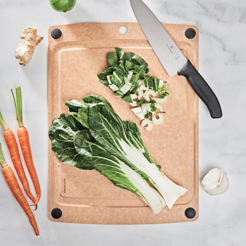 Epicurean All-In-One cutting board juice groove close-up for liquids.
