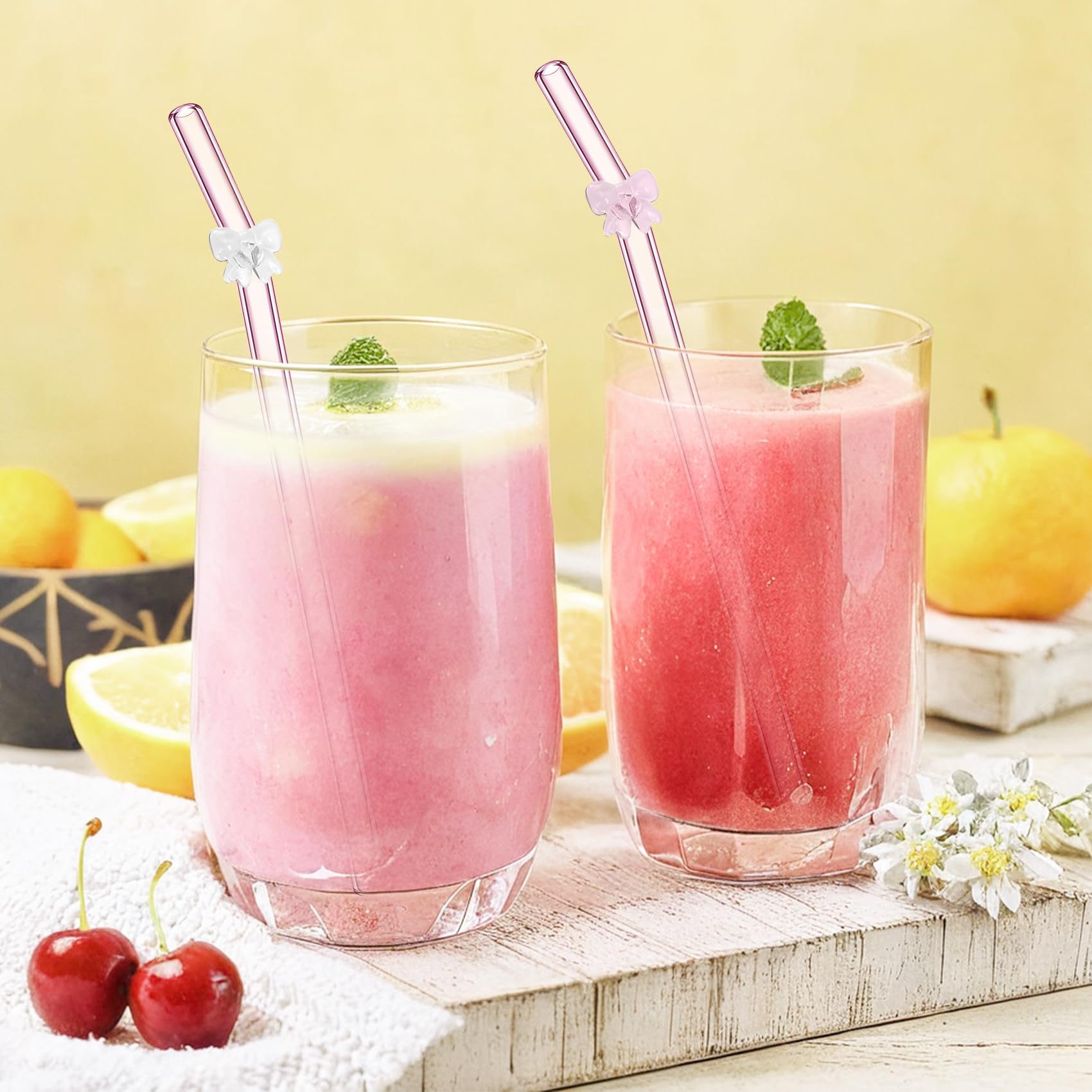 Eremaoy pink bow glass straw with cleaning brushes included.