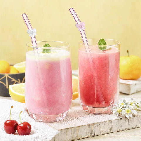 Eremaoy pink bow glass straw with cleaning brushes included.