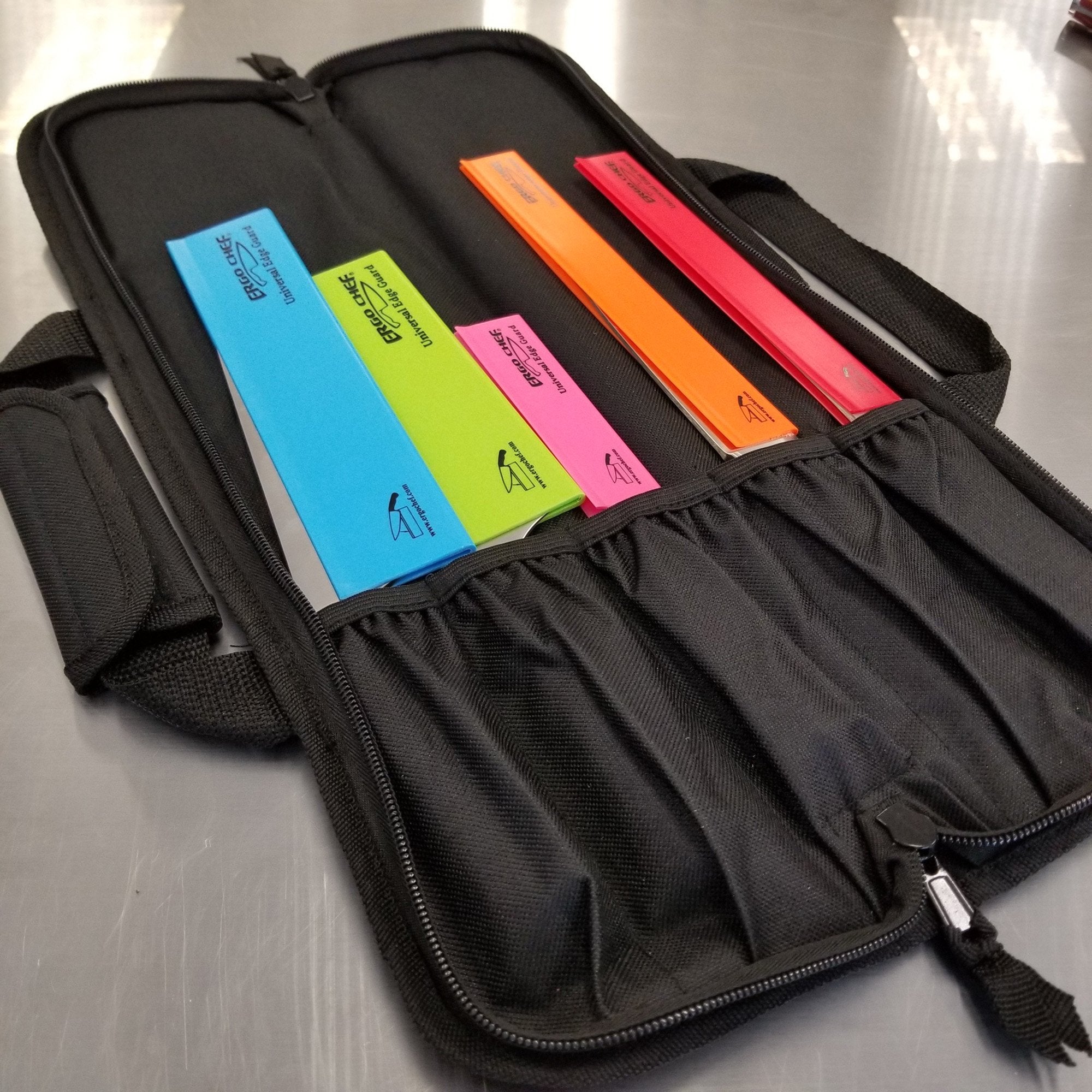 Ergo Chef durable nylon-polyester construction for sturdy protection.