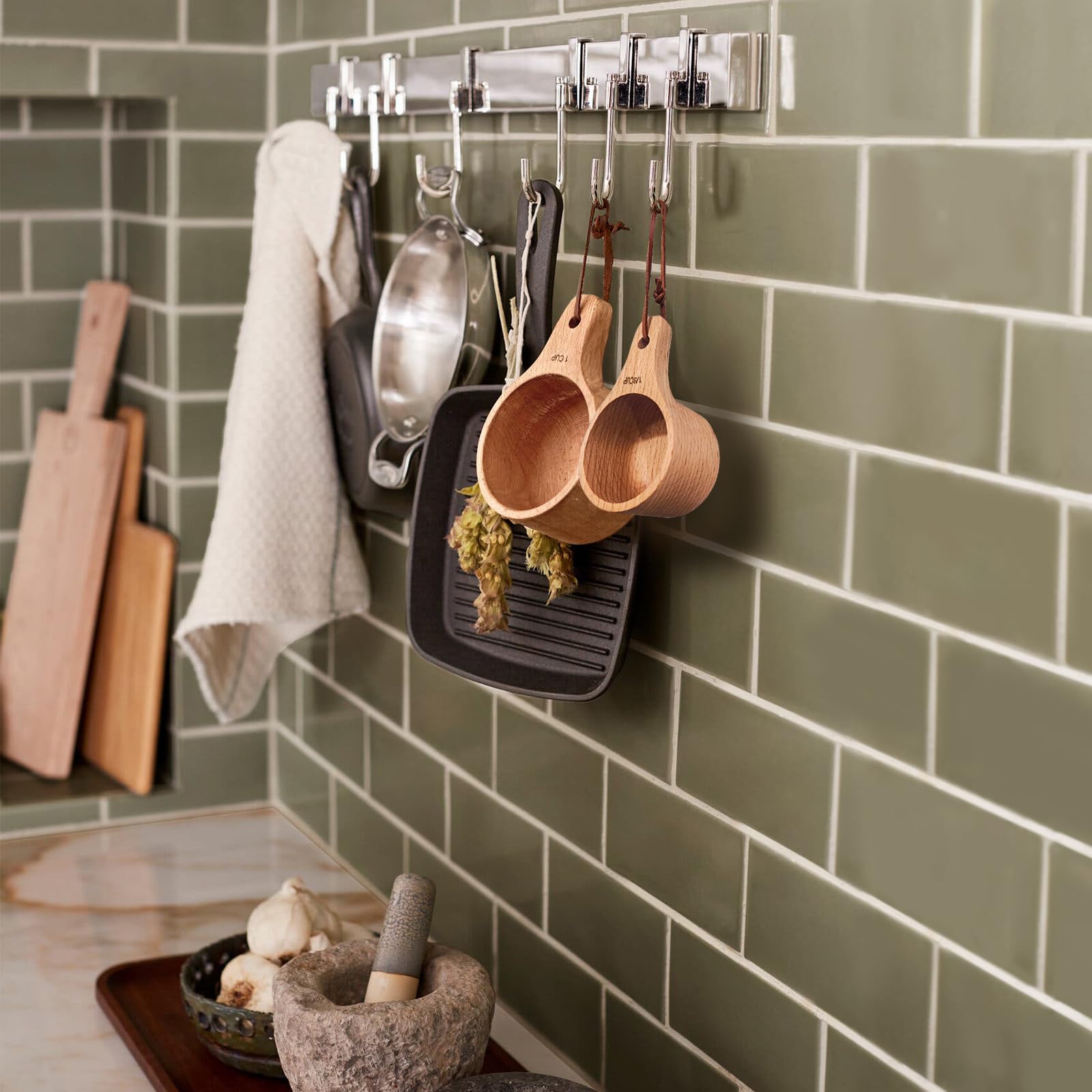 Esie Houzie beechwood spoons highlighting natural grain for baking prep.