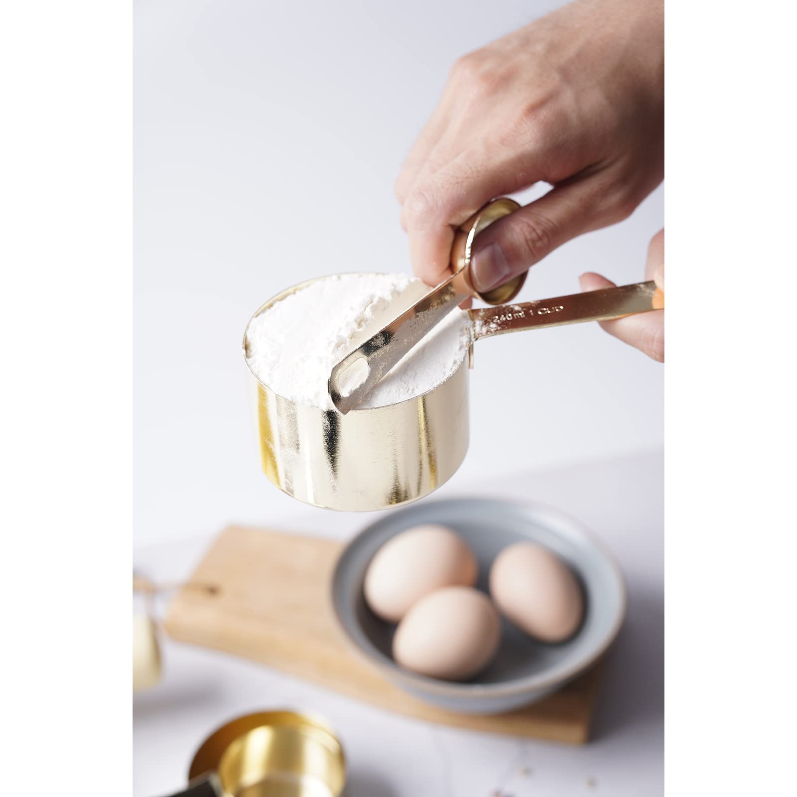 Esie Houzie etched measurements on handles improve readability for cooking