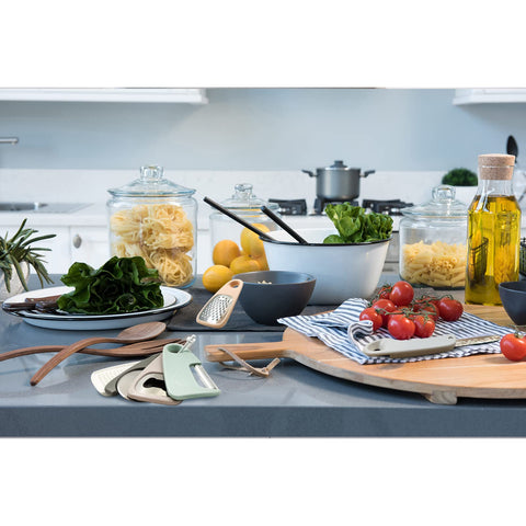 Esie Houzie garlic-ginger grinder for quick prep in small kitchens