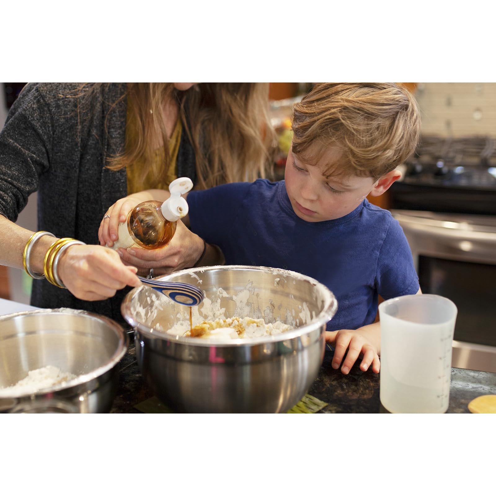 Esie Houzie six-piece set supports organized cooking with color-pop design.