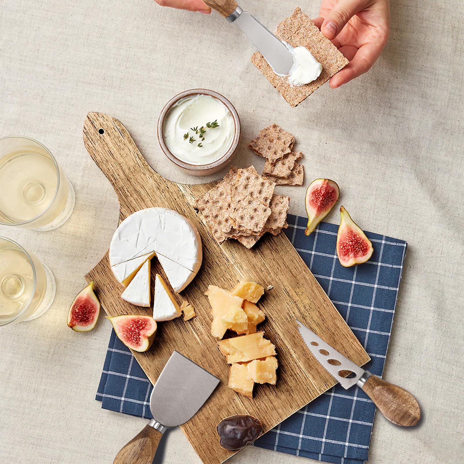 Esie Houzie stainless steel blades designed for precise cheese cutting