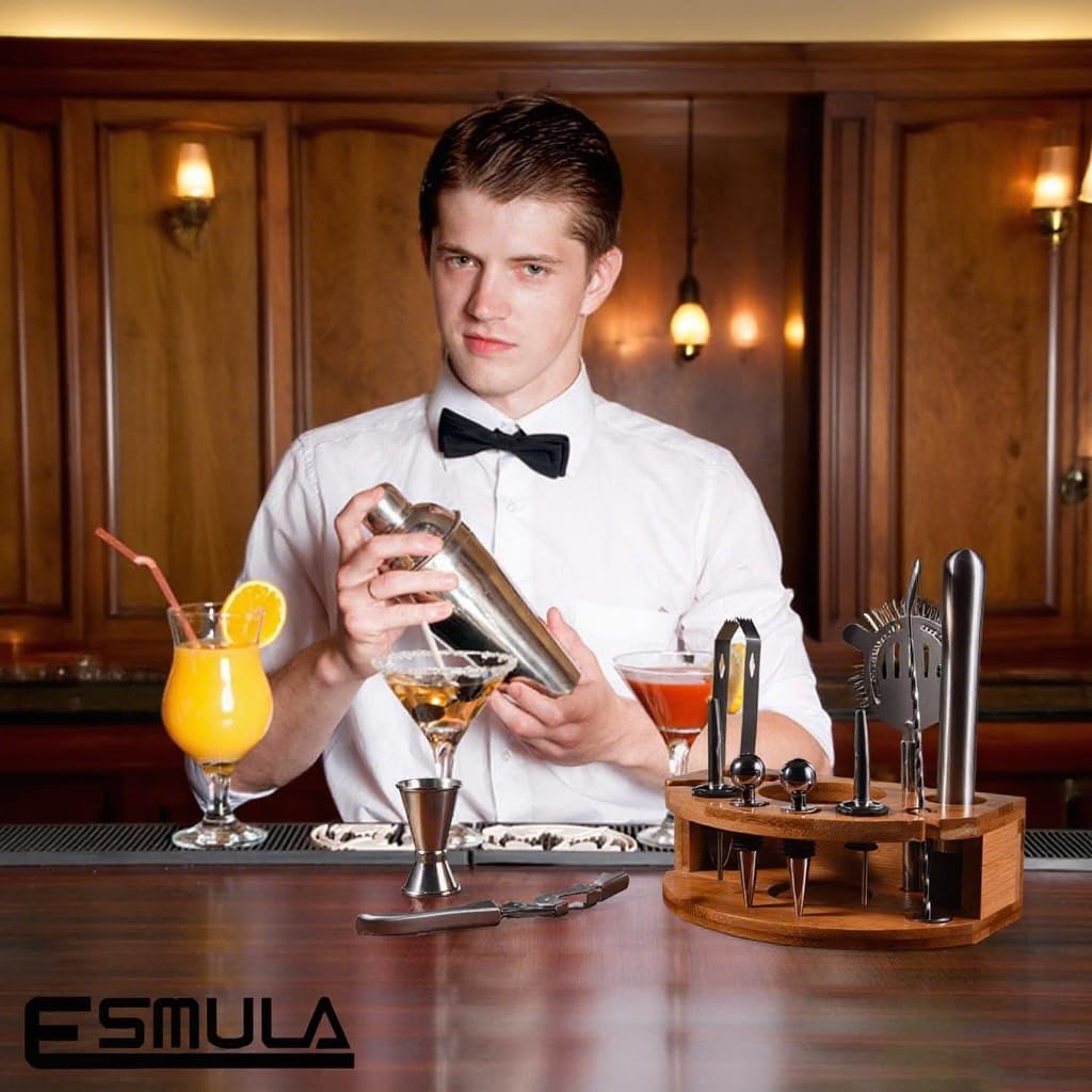 Esmula 12-piece set in silver captures a professional look and durable performance.