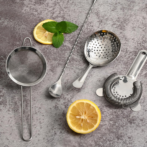 Etens Julep strainer ensures precise flow for flawless shaken drinks.
