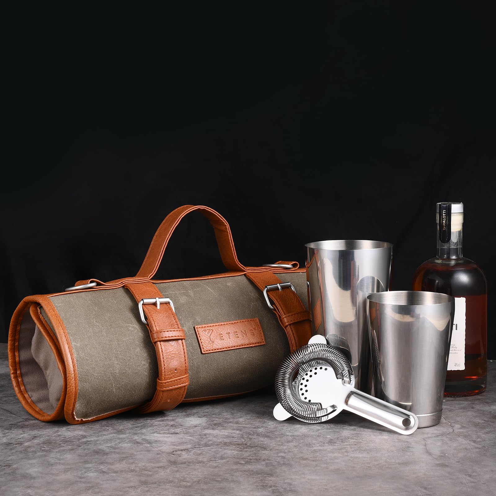 Etens waxed canvas bag detail showcasing vintage aesthetics and protection.