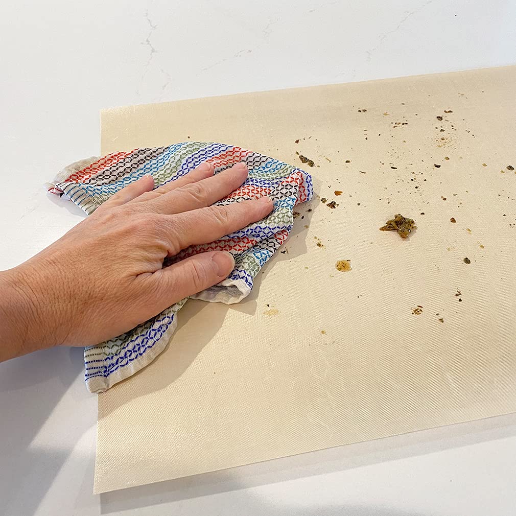 Evelots liner withstands heat up to 500°F for high-heat cooking.