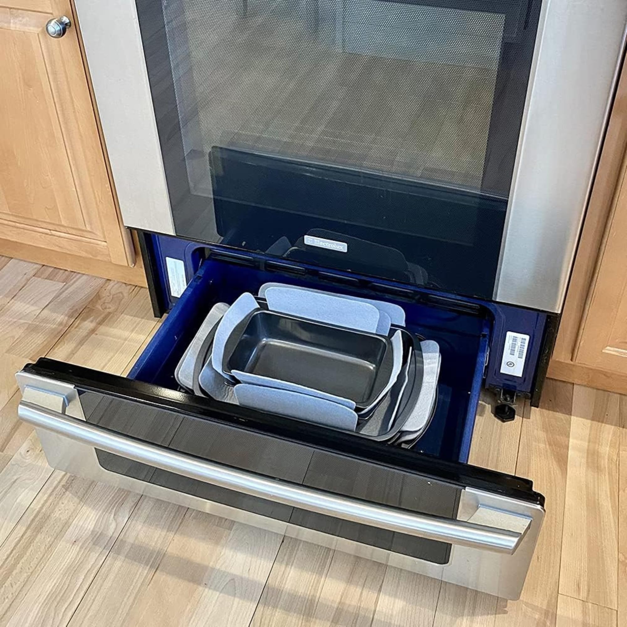 Evelots Vermont-made felt protectors extend bakeware life.