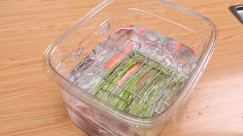 EVERIE built-in removable rack demonstrates adjustable capacity.