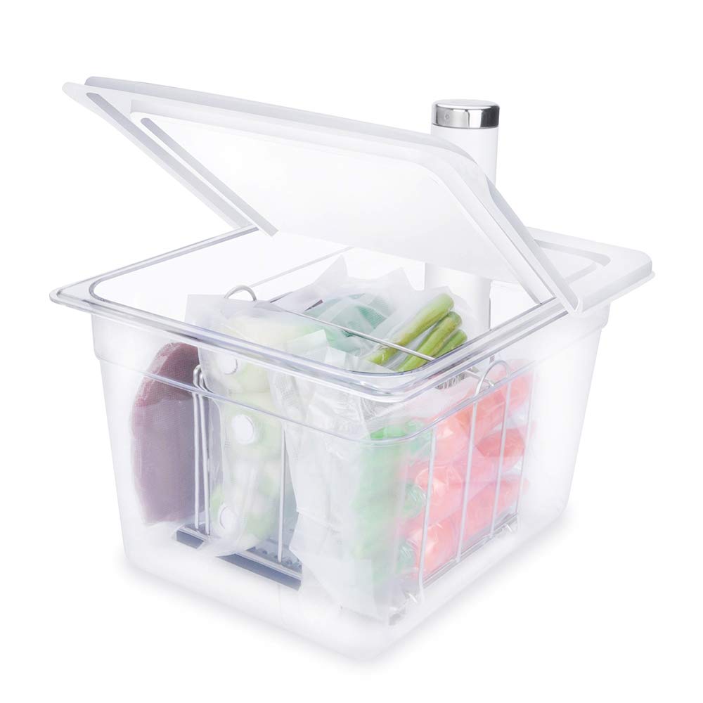 Everie BPA-free hinged lid enables easy refills during long cooks.