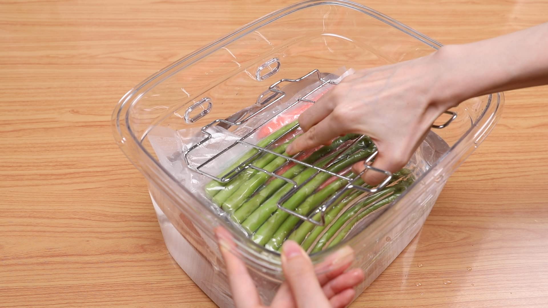 EVERIE 12qt container thickened lip for comfortable carrying