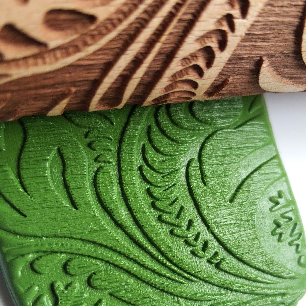 Evermarket embossed rolling pin ideal for pastry and fondant detailing.