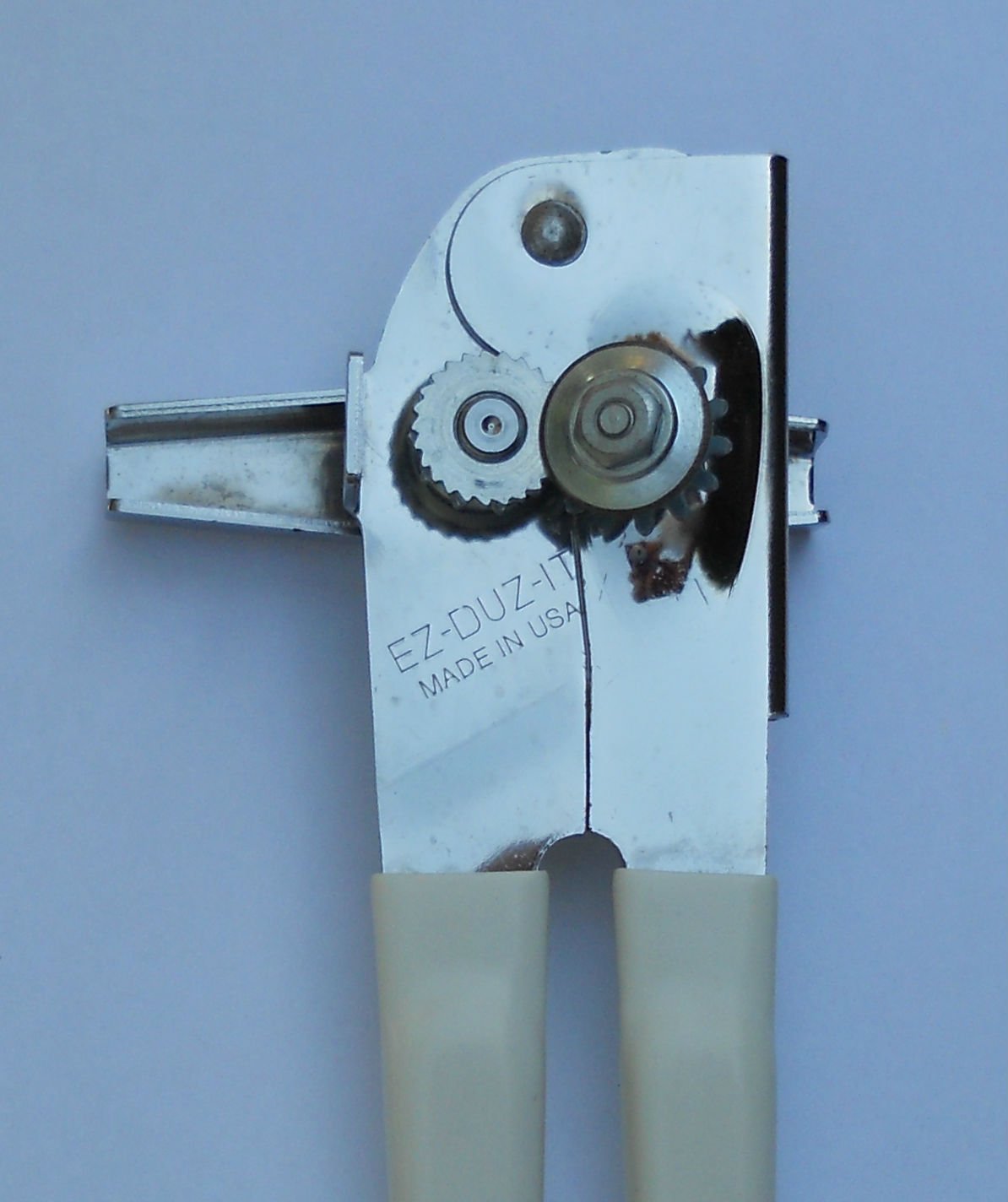 EZ-DUZ-IT can opener white gear-drive mechanism enabling smooth operation