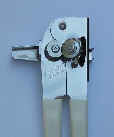 EZ-DUZ-IT can opener white gear-drive mechanism enabling smooth operation
