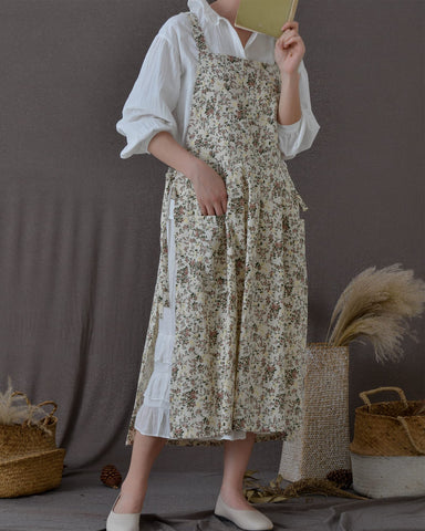 FADUOFA apron showing two front pockets for cards, gloves, and phone.