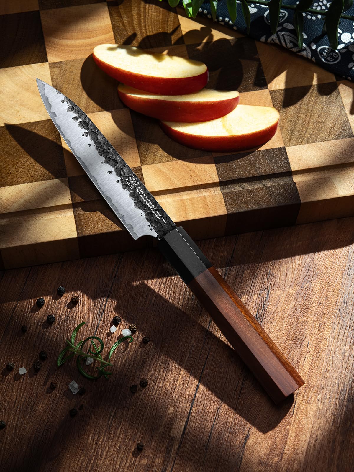 FAMCÜTE paring knife showcases versatile use in fruits, vegetables, and light meats