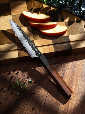 FAMCÜTE paring knife showcases versatile use in fruits, vegetables, and light meats