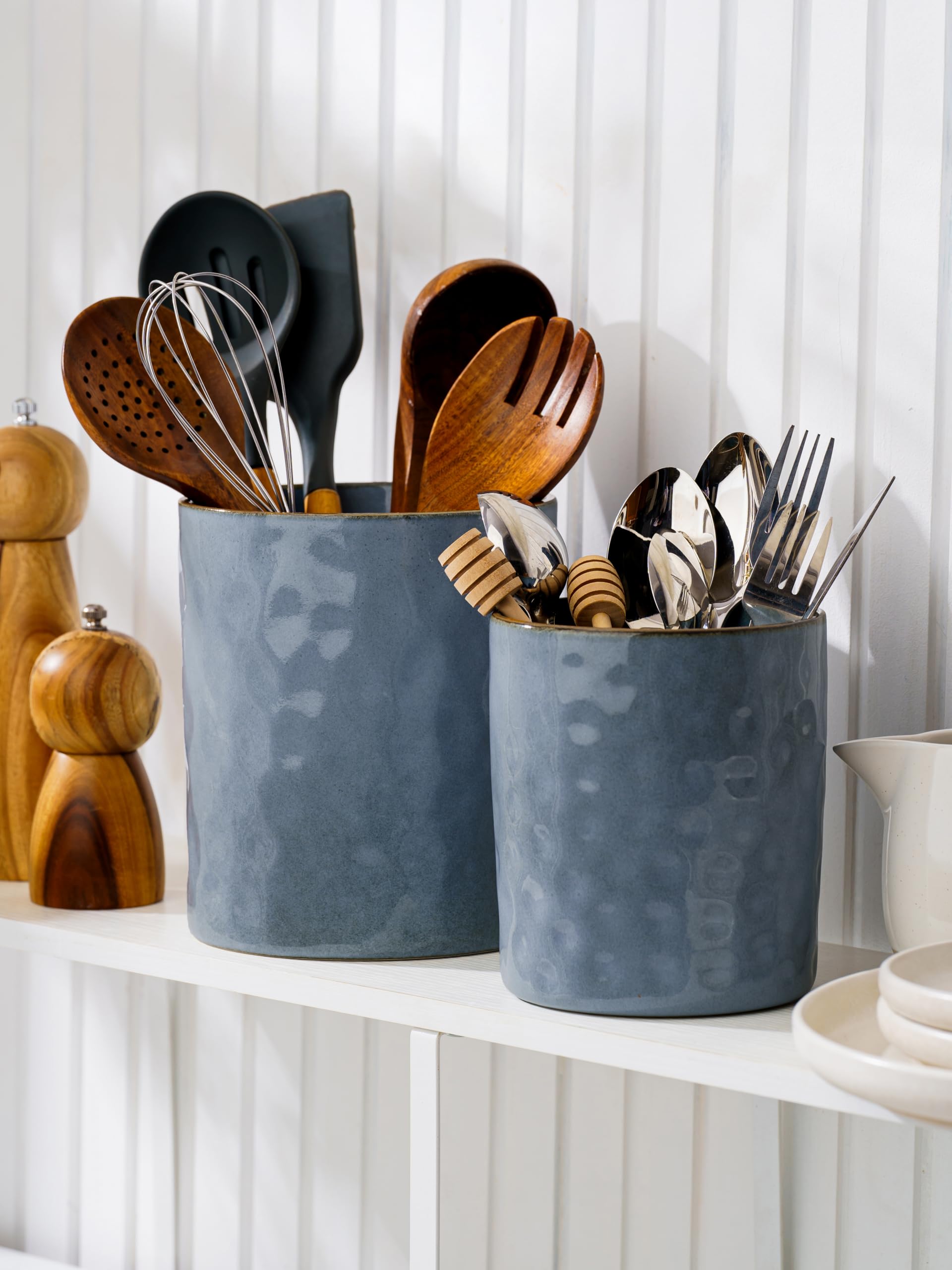 Famiware Ocean small ceramic utensil holder keeps tools handy and organized.