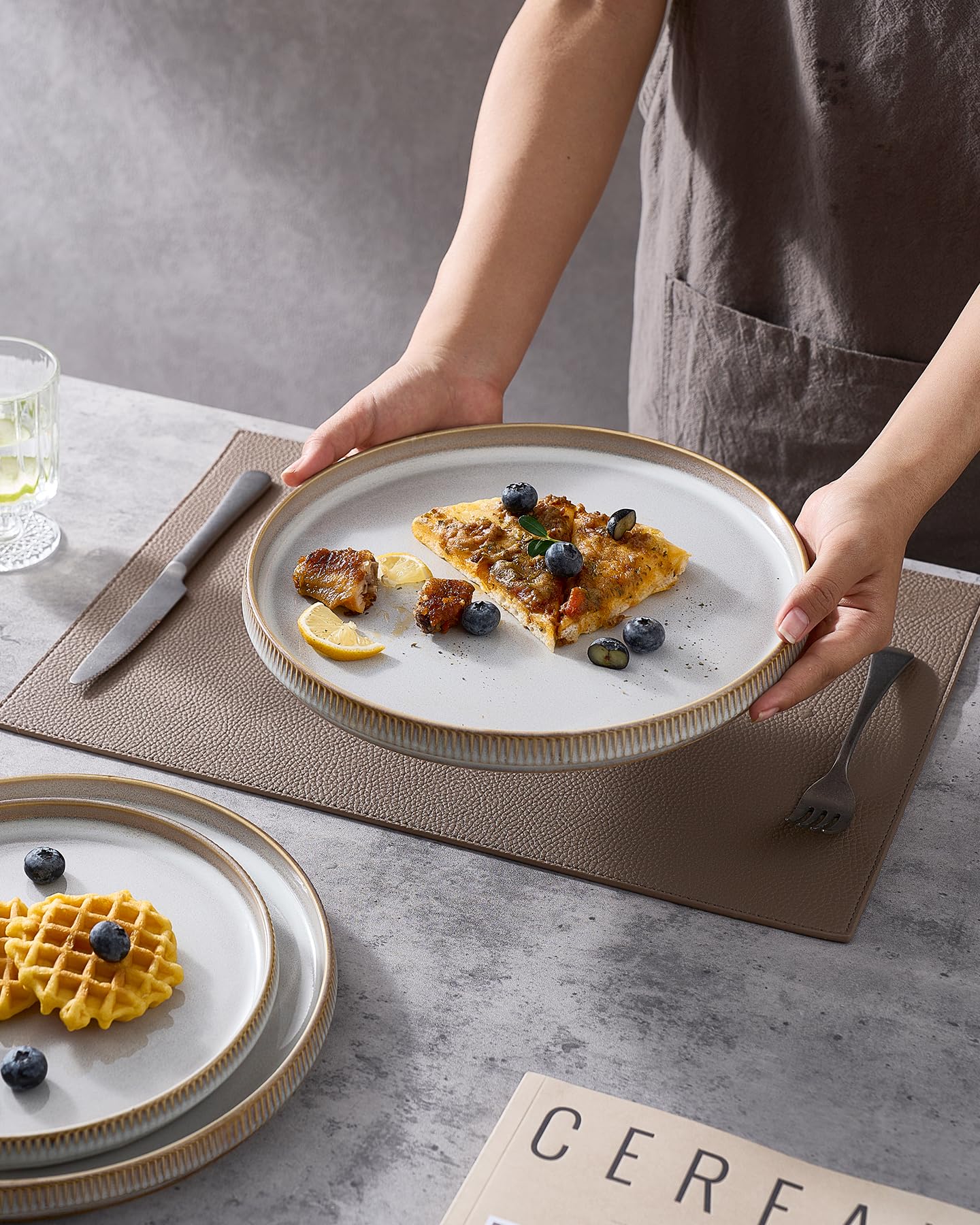 Famiware Star plate edge lip detail prevents overflow during meals