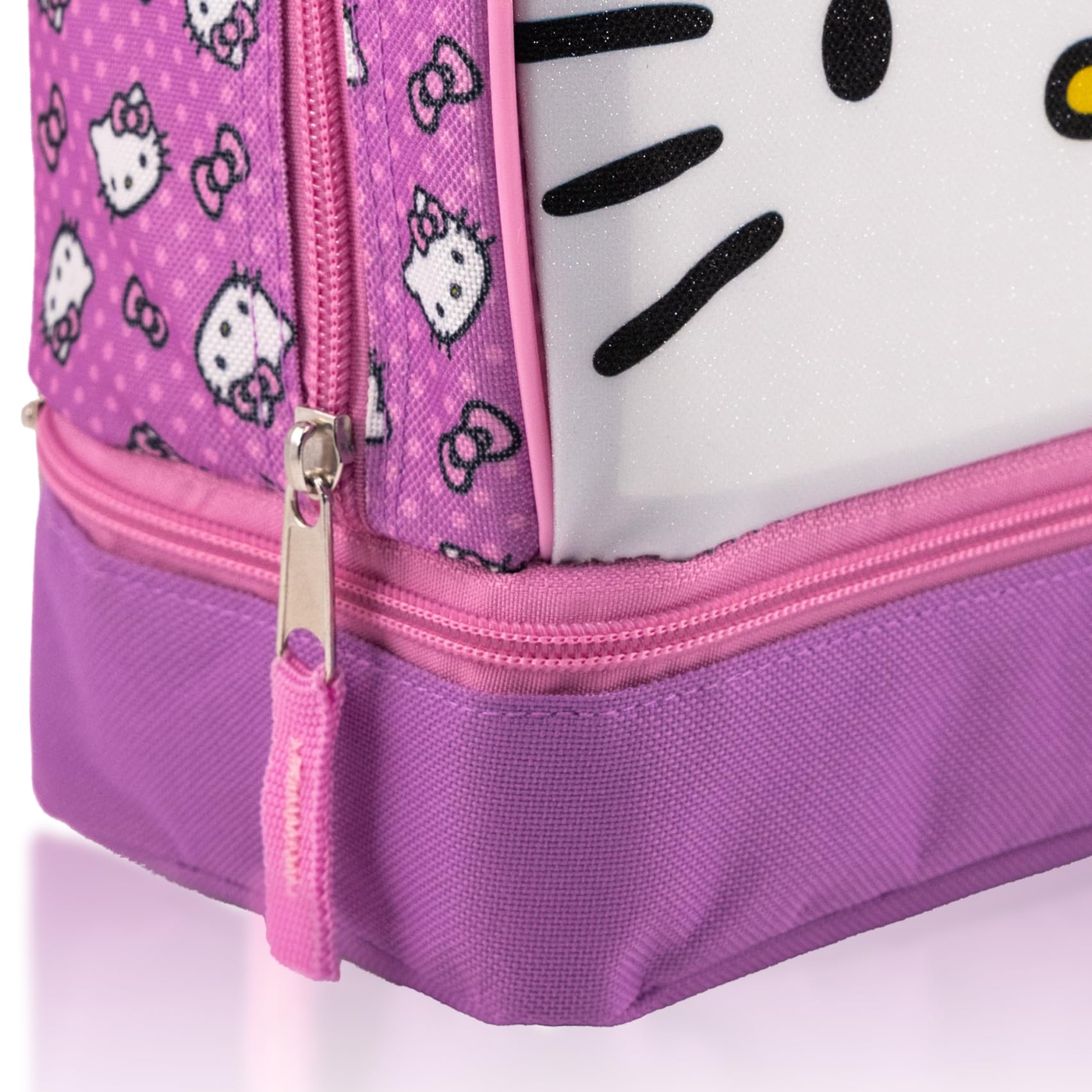 Fast Forward insulated lunch bag features a water bottle pocket for on-the-go hydration.