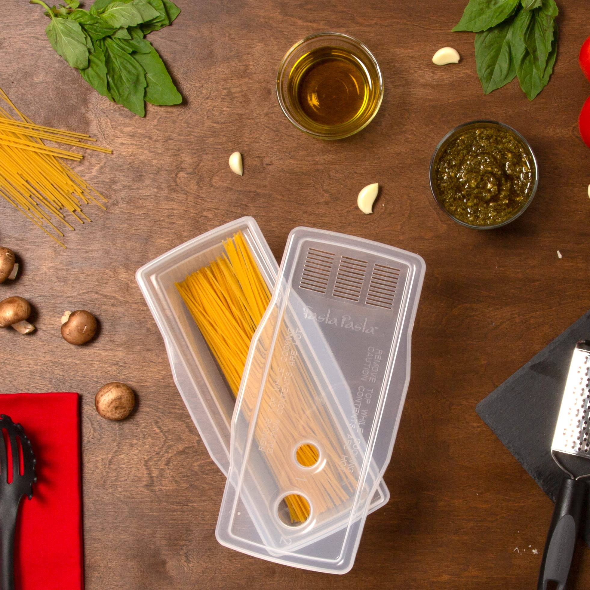Easy-pour handle and steam vent on Fasta Pasta
