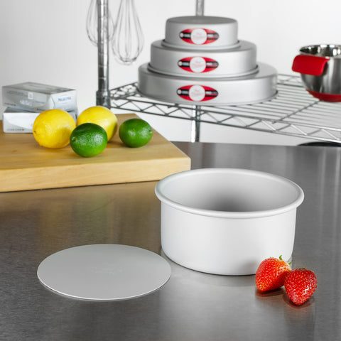 Fat Daddio's PCC-63 round cheesecake pan interior dimensions shown for 6x3 inch cakes.