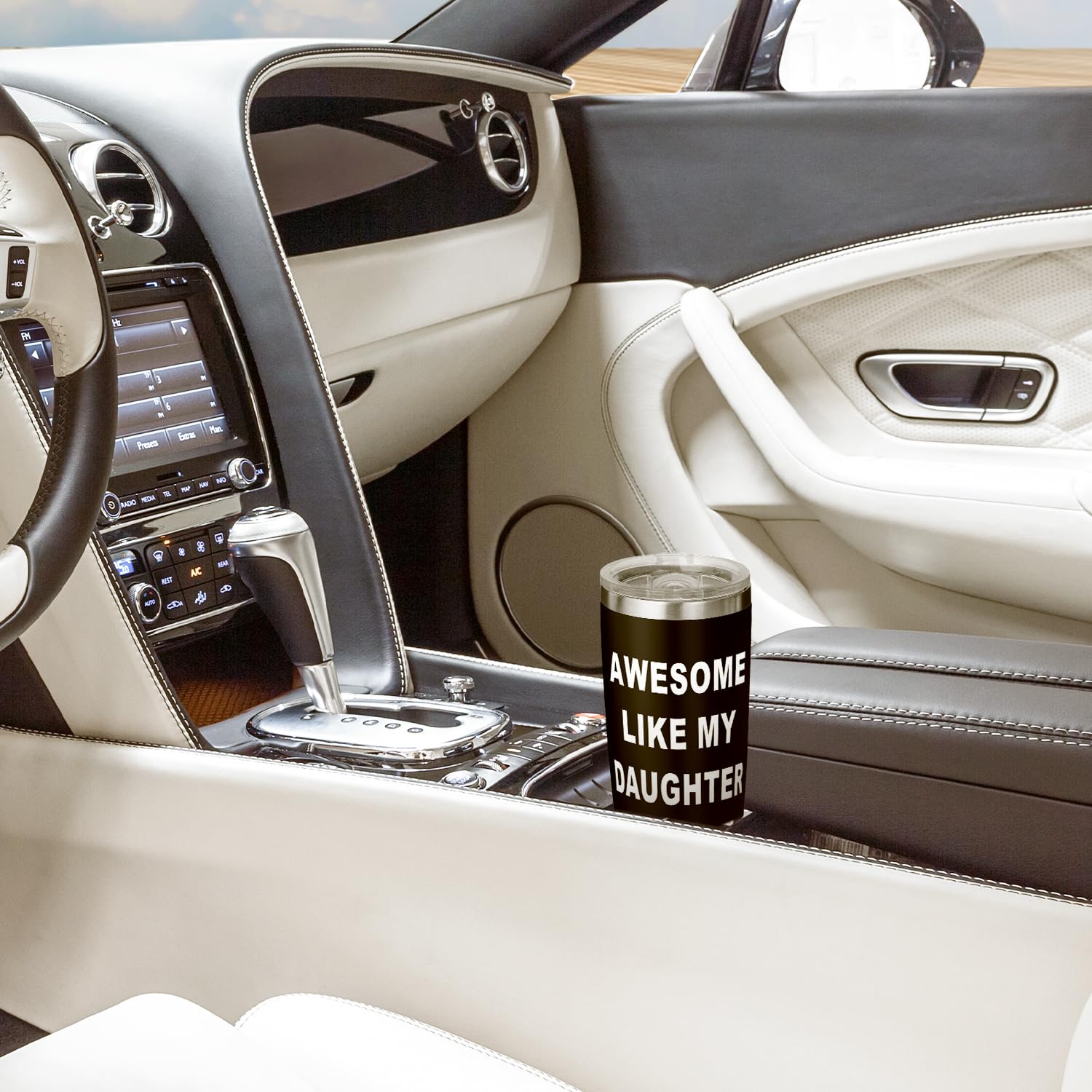 Fatbaby Dad Tumbler leak-proof lid demonstrates spill-free travel during commutes.