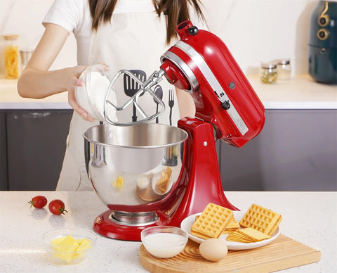 FavorKit flat beater during cleaning demonstration highlighting dishwasher-safe feature.