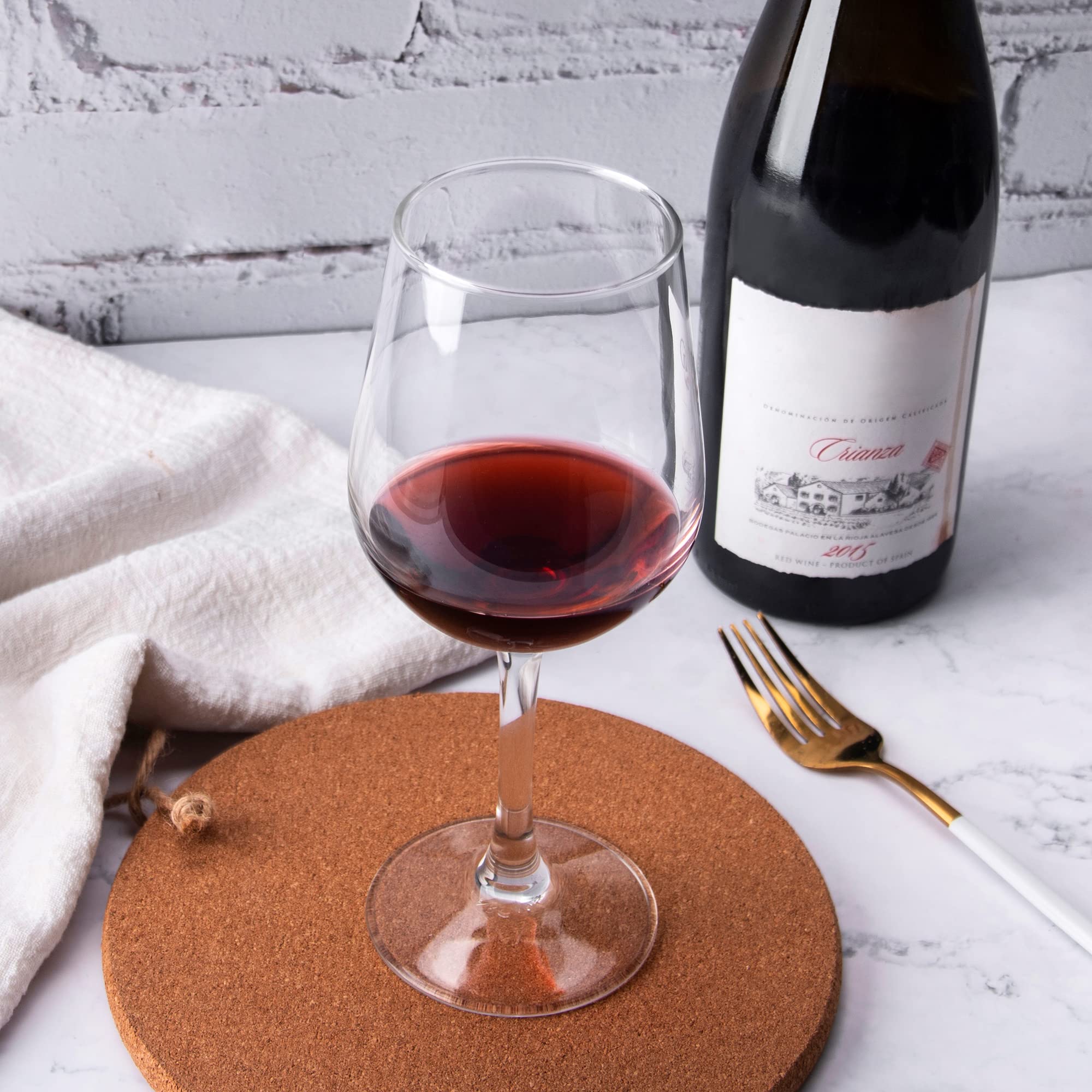 FAWLES 15.5 oz wine glasses offer generous pours with style.