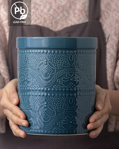 Close up of lace emboss detailing on FE Fun Elements holder