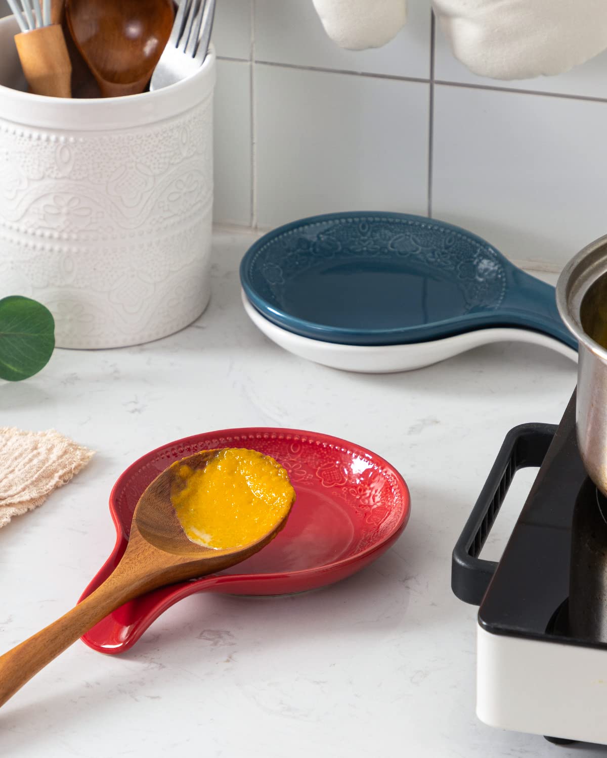 Christmas Red FE FUN ELEMENTS two-piece set is versatile for spoons, fruit, and more