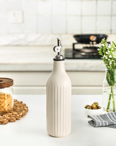 FE FUN ELEMENTS opaque ceramic body protects contents from light.