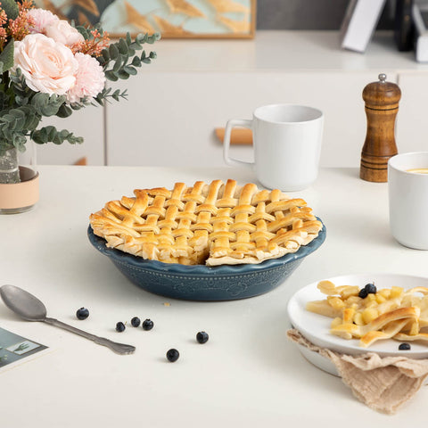 FE Fun Elements deep-dish ceramic pie pan supports generous fillings and even heating.