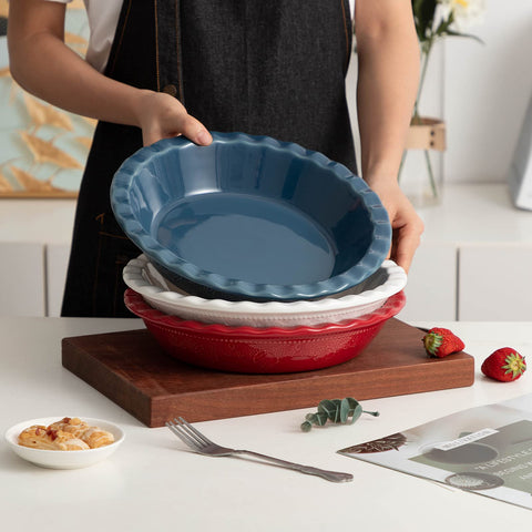 FE Fun Elements holiday-ready pie dish showcases pies at festive occasions.