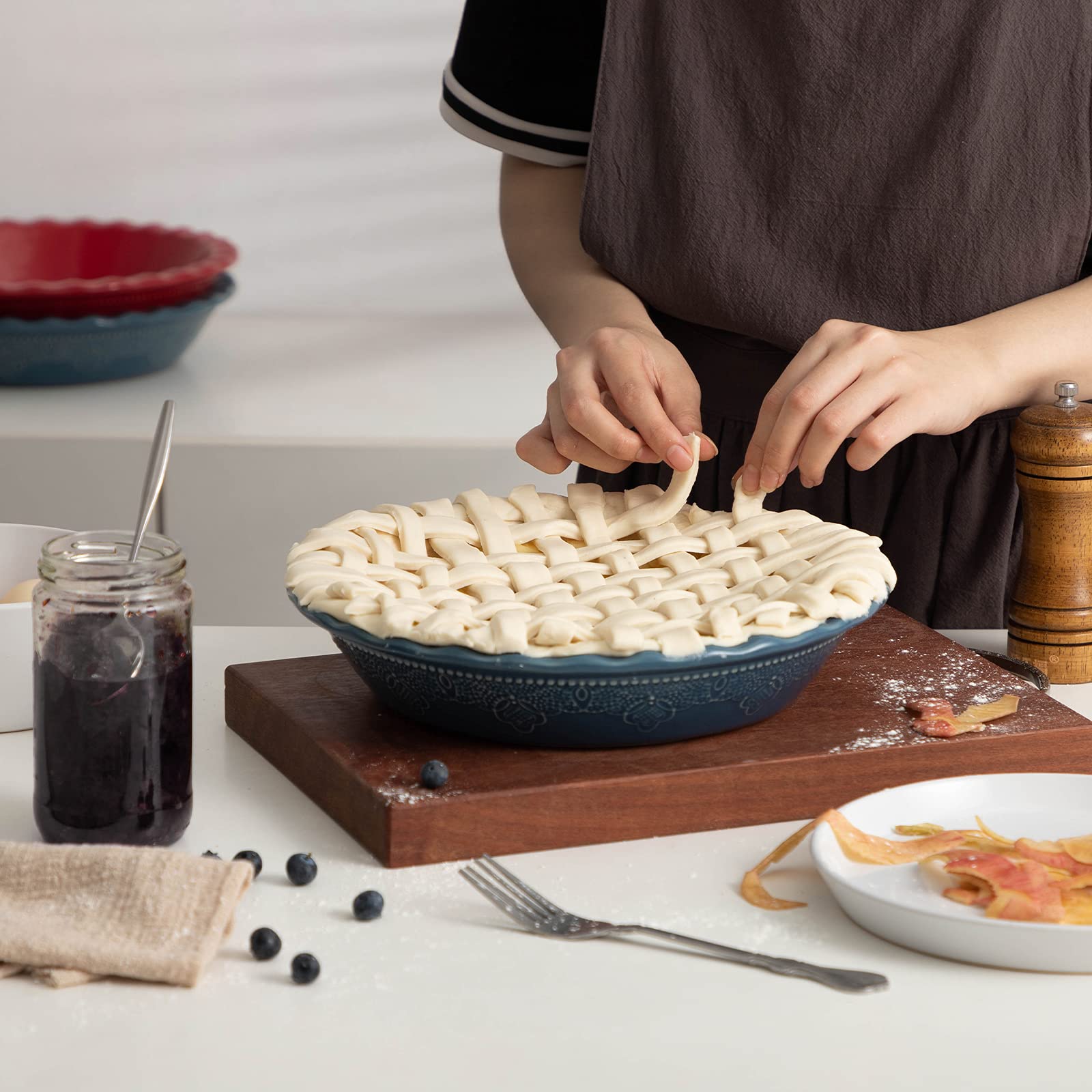 FE Fun Elements smooth glaze ensures easy cleaning after baking.