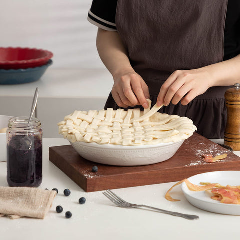 FE Fun Elements ruffled-edge pie plate adds charm while baking evenly