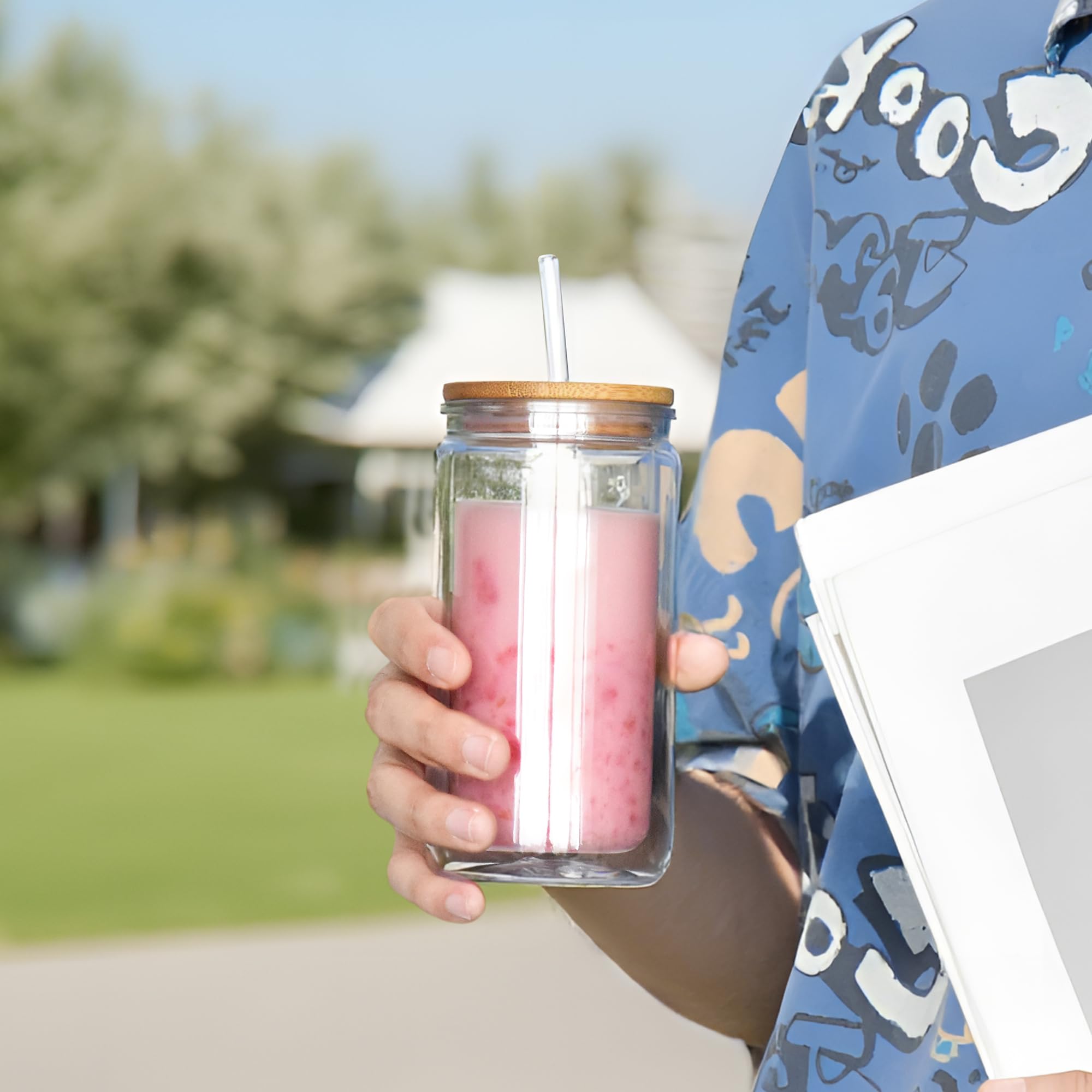 FECBK snowglobe tumbler works with hot and cold drinks for versatility.
