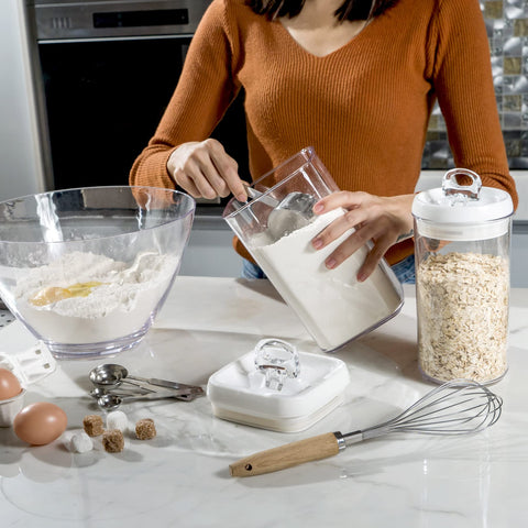 Felli Flip-Tite 5-inch large container with wide mouth for easy scooping.