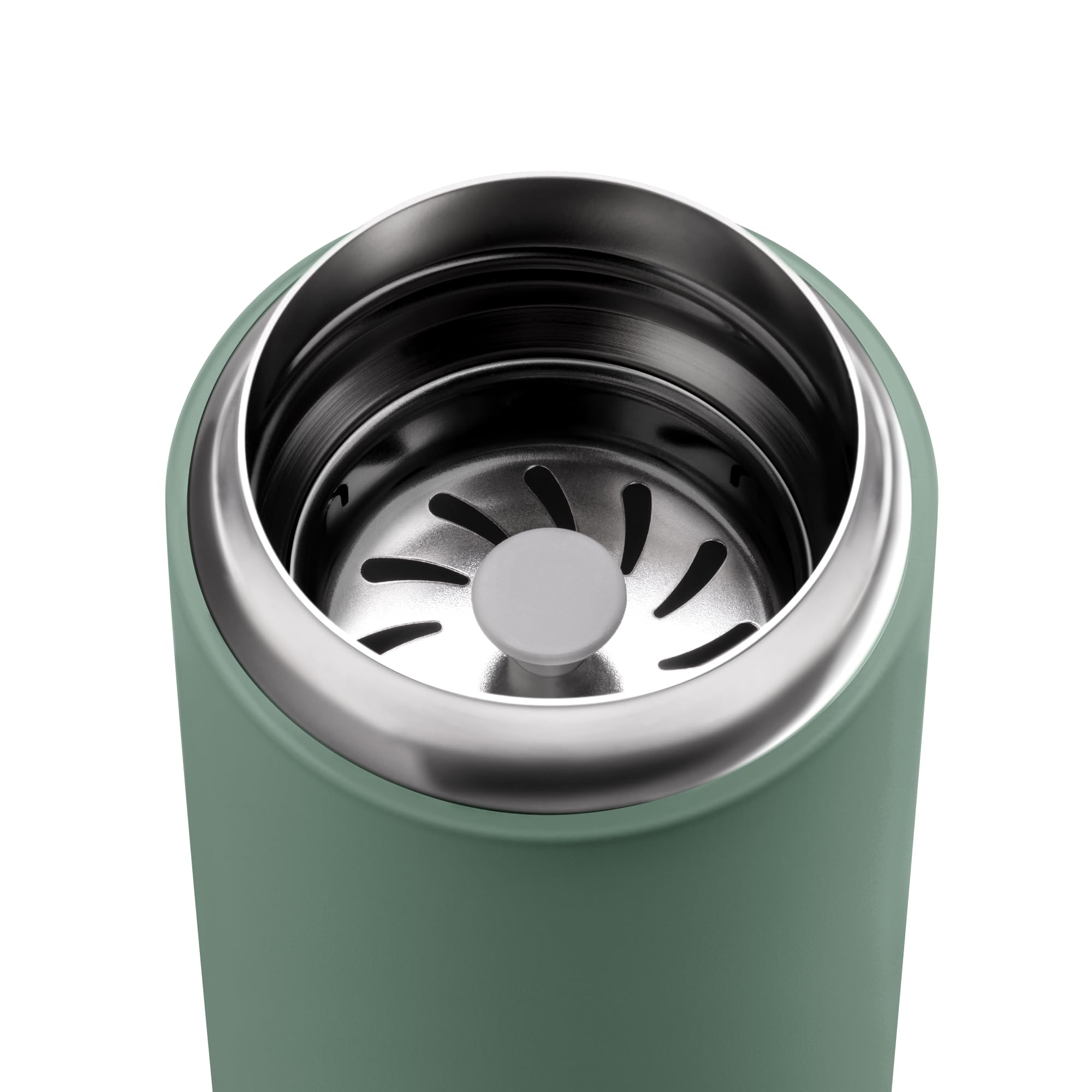 Thin lip design on the Carter Move enables smooth sipping
