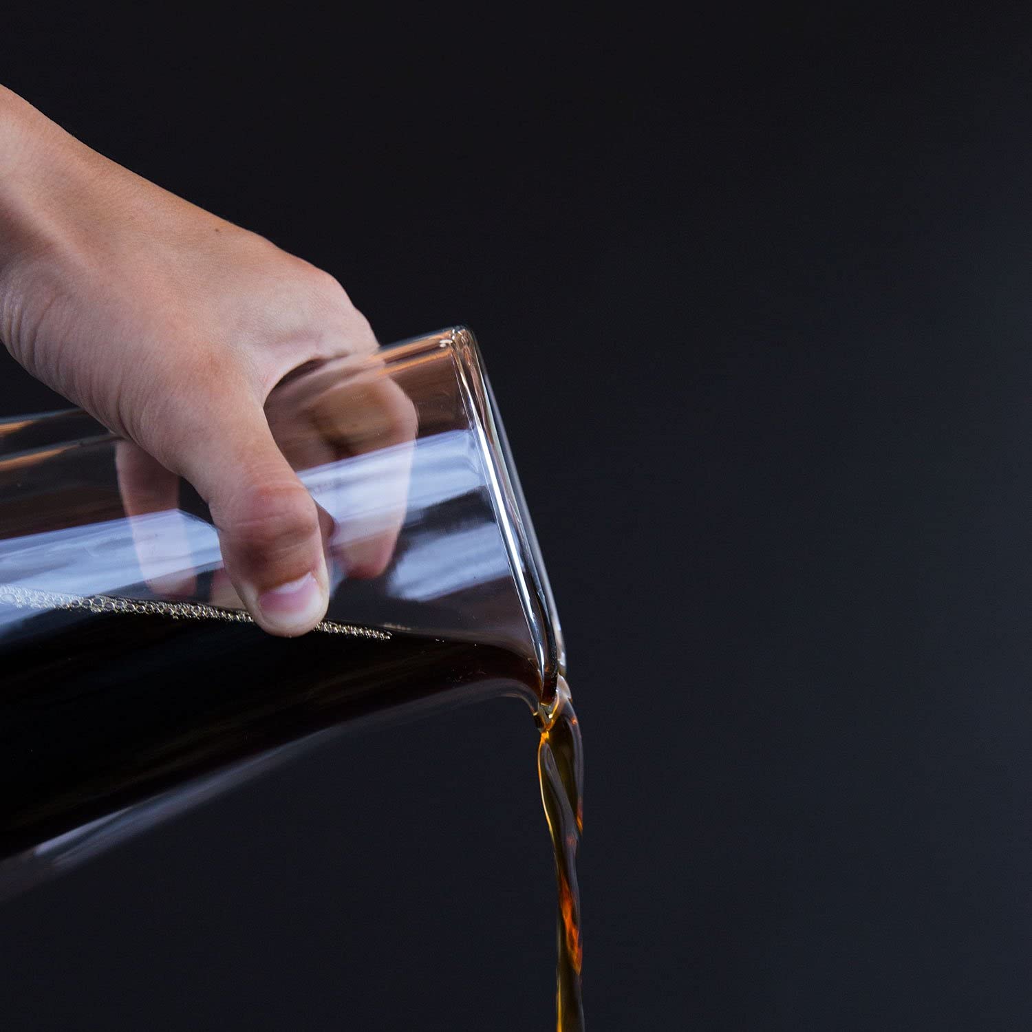 Fellow Stagg carafe's heat-retentive glass keeps beverages warm longer.
